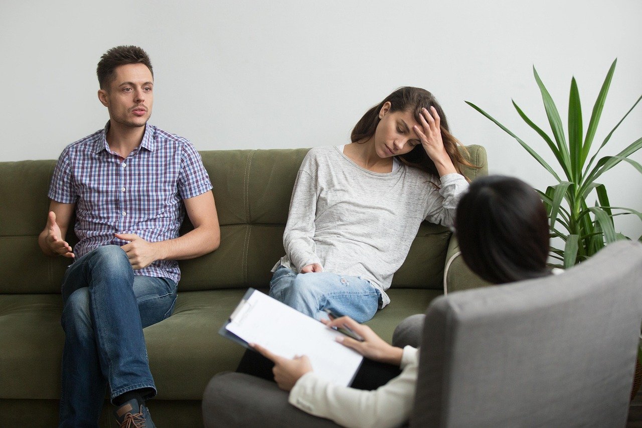 Married couple in counselling. Image: Pixabay.