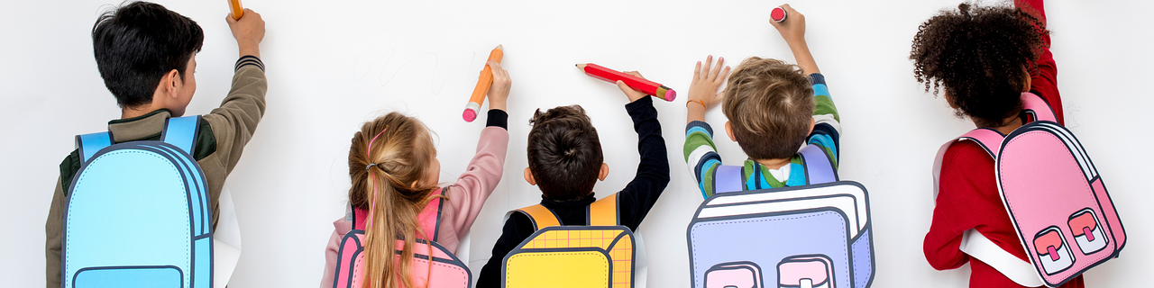 A diverse group of children drawing on a wall. Image: Pixabay.